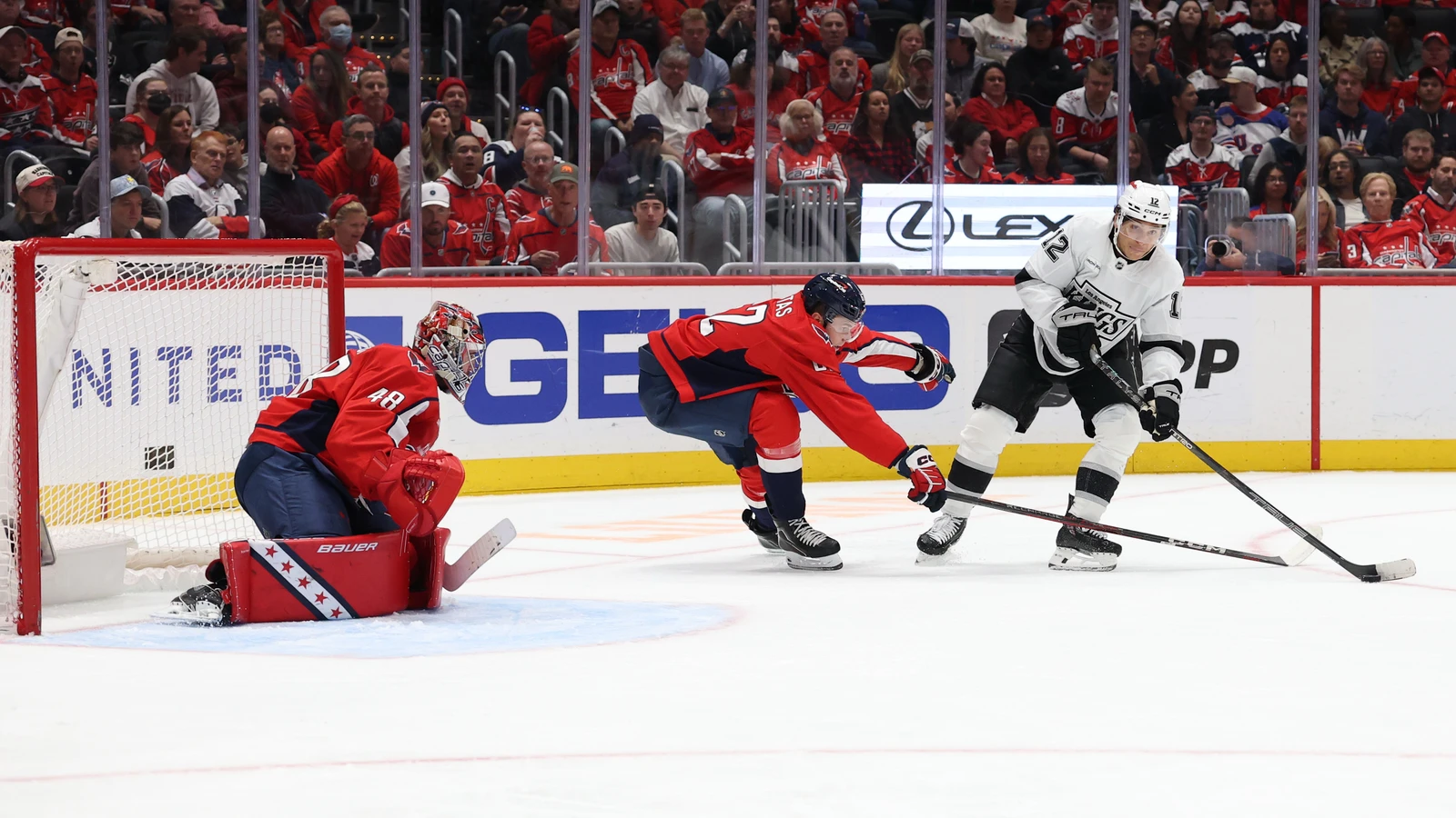 Washington Capitals goaltender Logan Thompson prepares for a shot against the Los Angeles Kings at Capital One Arena.