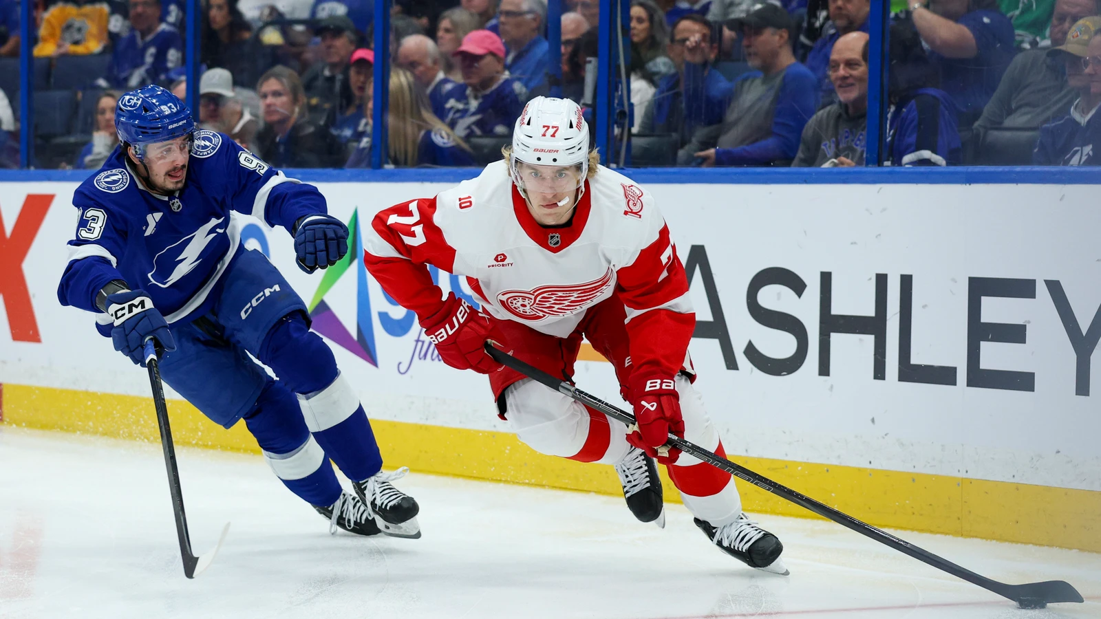 Simon Edvinsson controls the puck for the Detroit Red Wings against the Tampa Bay Lightning, April 13, 2026. File photo.