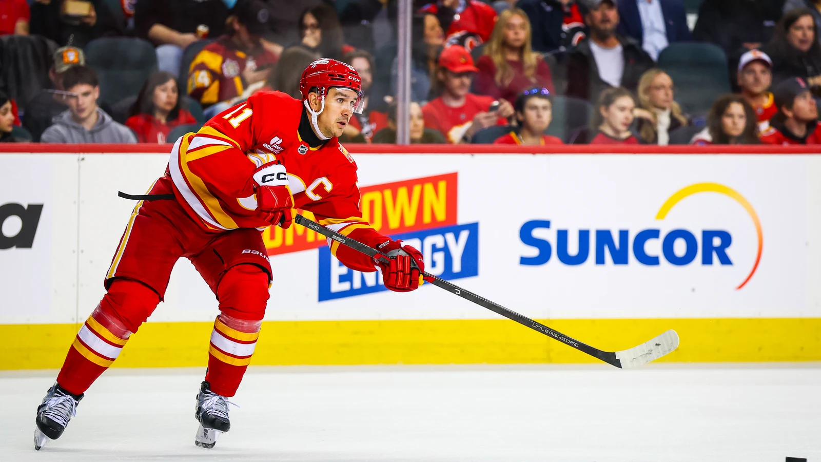 File photo: Calgary Flames captain Mikael Backlund passes the puck against the Vancouver Canucks at Scotiabank Saddledome on September 22, 2026.