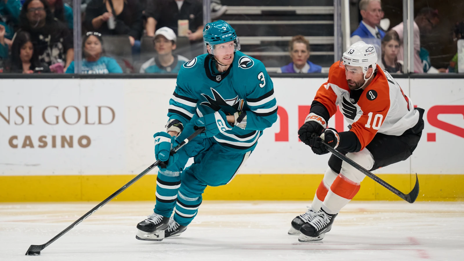 File photo: Garrett Wilson, in a Philadelphia Flyers jersey, skates against the San Jose Sharks during a March 21, 2026 game.