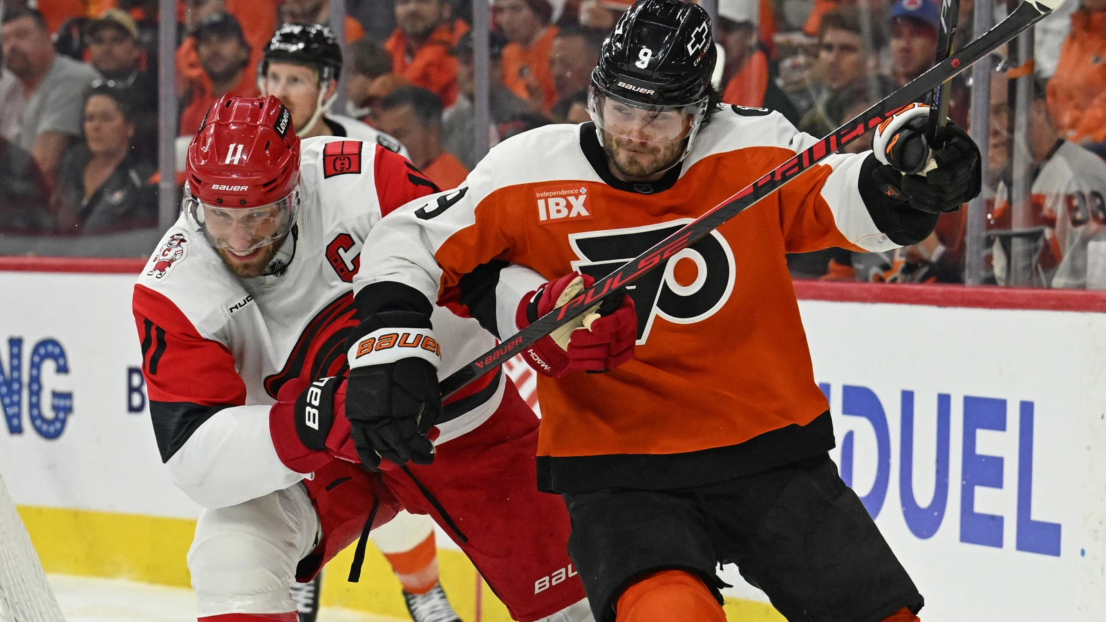Jamie Drysdale battles Jordan Staal for Philadelphia against Carolina on May 7, 2026. File photo.