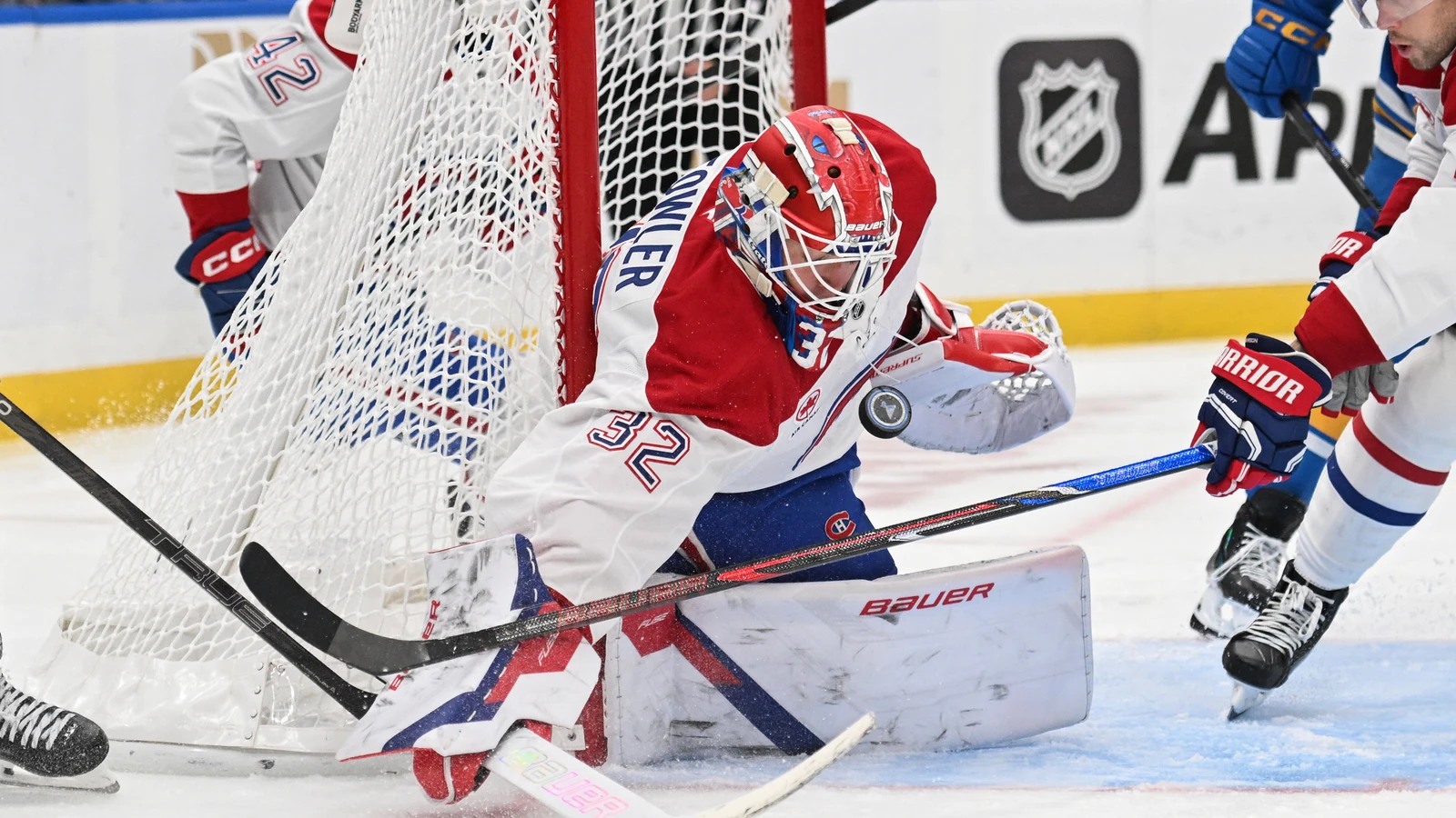 Montreal Canadiens goaltender Jacob Fowler guards the net against the St. Louis Blues.
