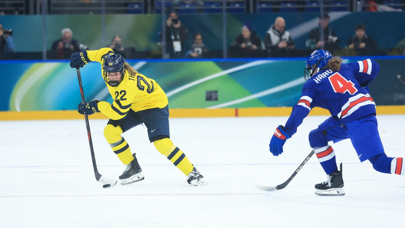 File photo: Caroline Harvey (4) of the United States defends Sweden’s Hanna Thuvik during the Feb. 16, 2026 Olympic semifinal in Milan.