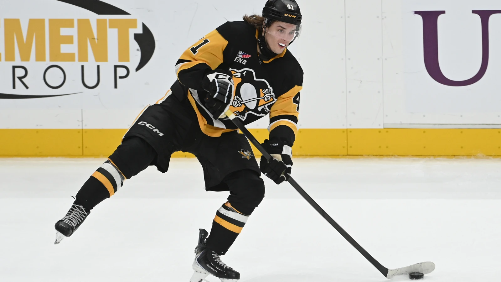 Ville Koivunen passes the puck for Pittsburgh against Washington on April 11, 2026. File photo.
