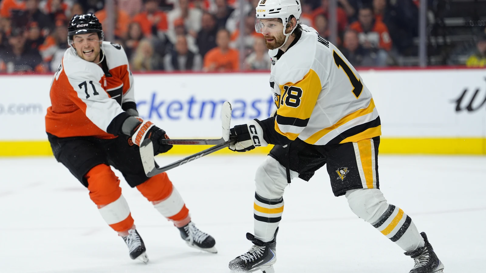 Tommy Novak passes the puck for Pittsburgh against Philadelphia on April 29, 2026. File photo.