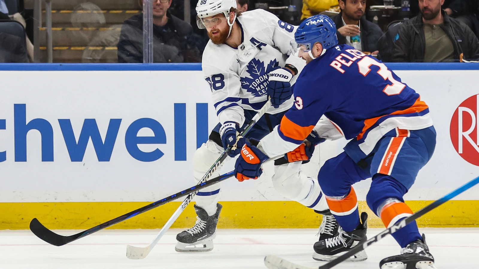 Toronto Maple Leafs winger William Nylander skates with the puck against New York Islanders defenseman Adam Pelech at UBS Arena on April 9, 2026. File photo.